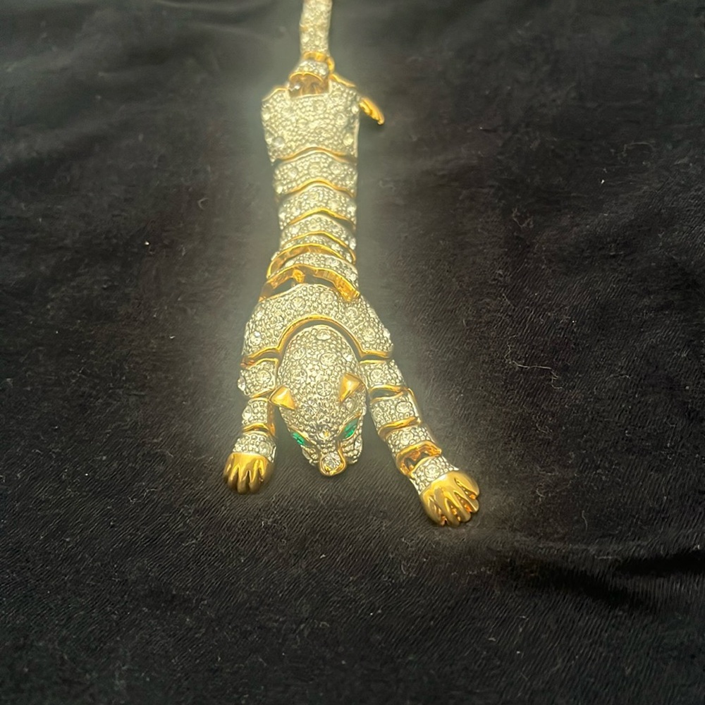 Vintage Articulated Flexible Tiger Panther Shoulder Gold Tone Brooch